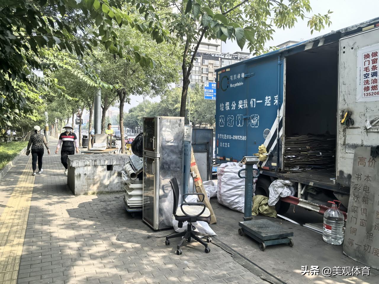 颐慧佳园小区附近的移动废品回收站