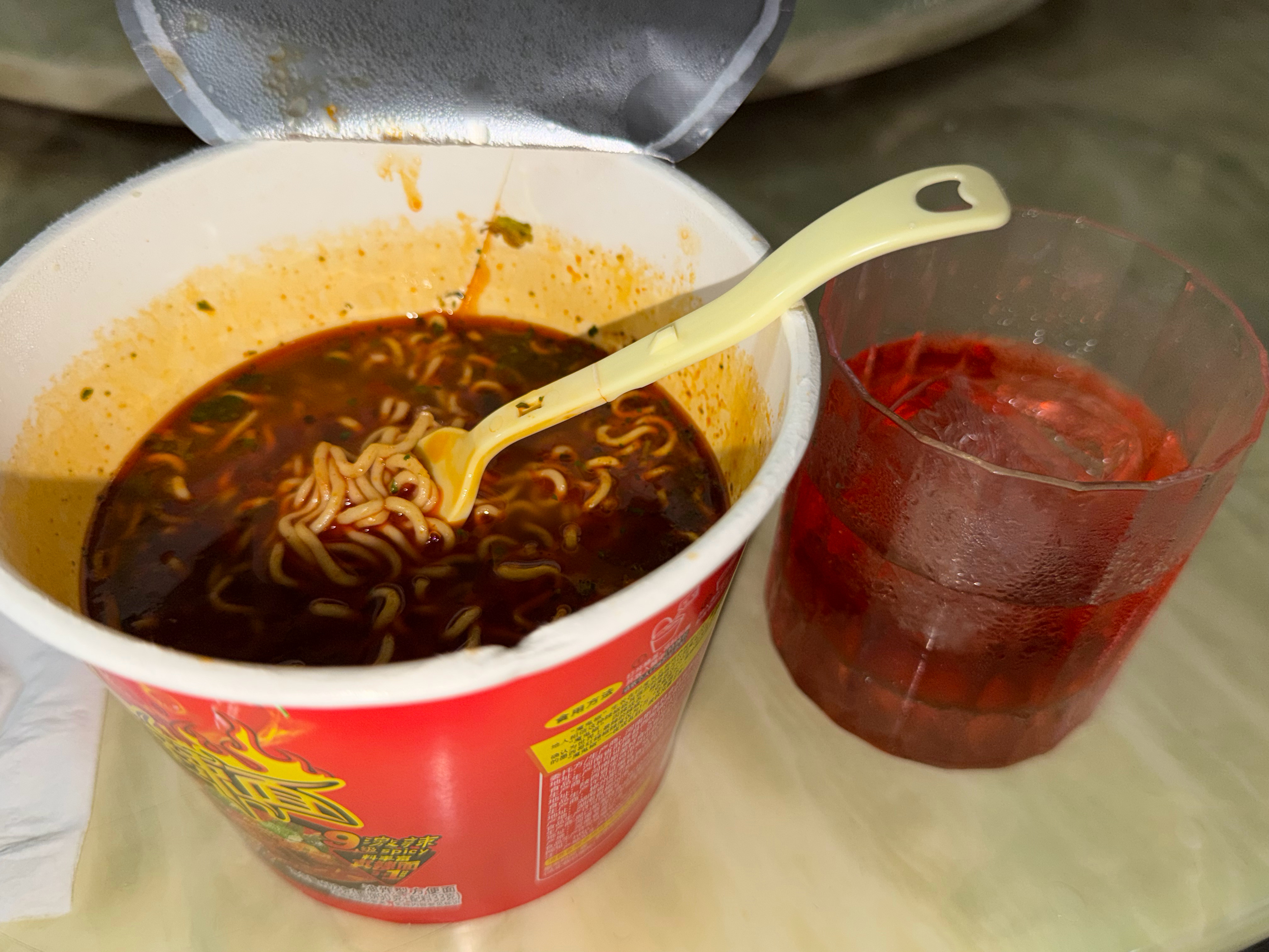 感觉什么都不如我的今麦郎辣面🥵拍摄一天吃了顿难吃的火锅，回家立马再开桶辣面 喜