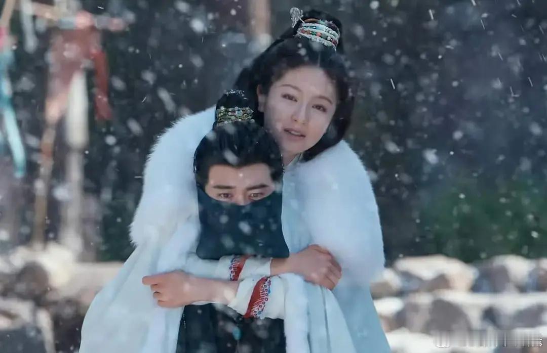 李兰迪演偶像剧最大的问题难道不是头脸比男主还大以及脖子太短吗？显得很敦实 ​​​