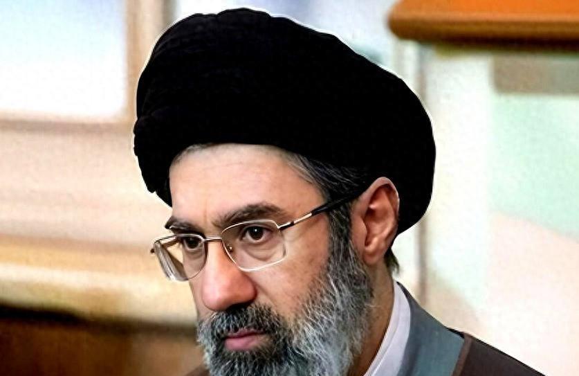 伊朗突然发生大事！最高领袖重伤“隐身”整整三周，核心权力竟然悄悄易主。

最高领