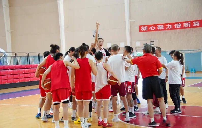 中国女篮公布热身赛14人名单：张子宇王思雨加入 李月汝韩旭缺席中国女篮 北京时间