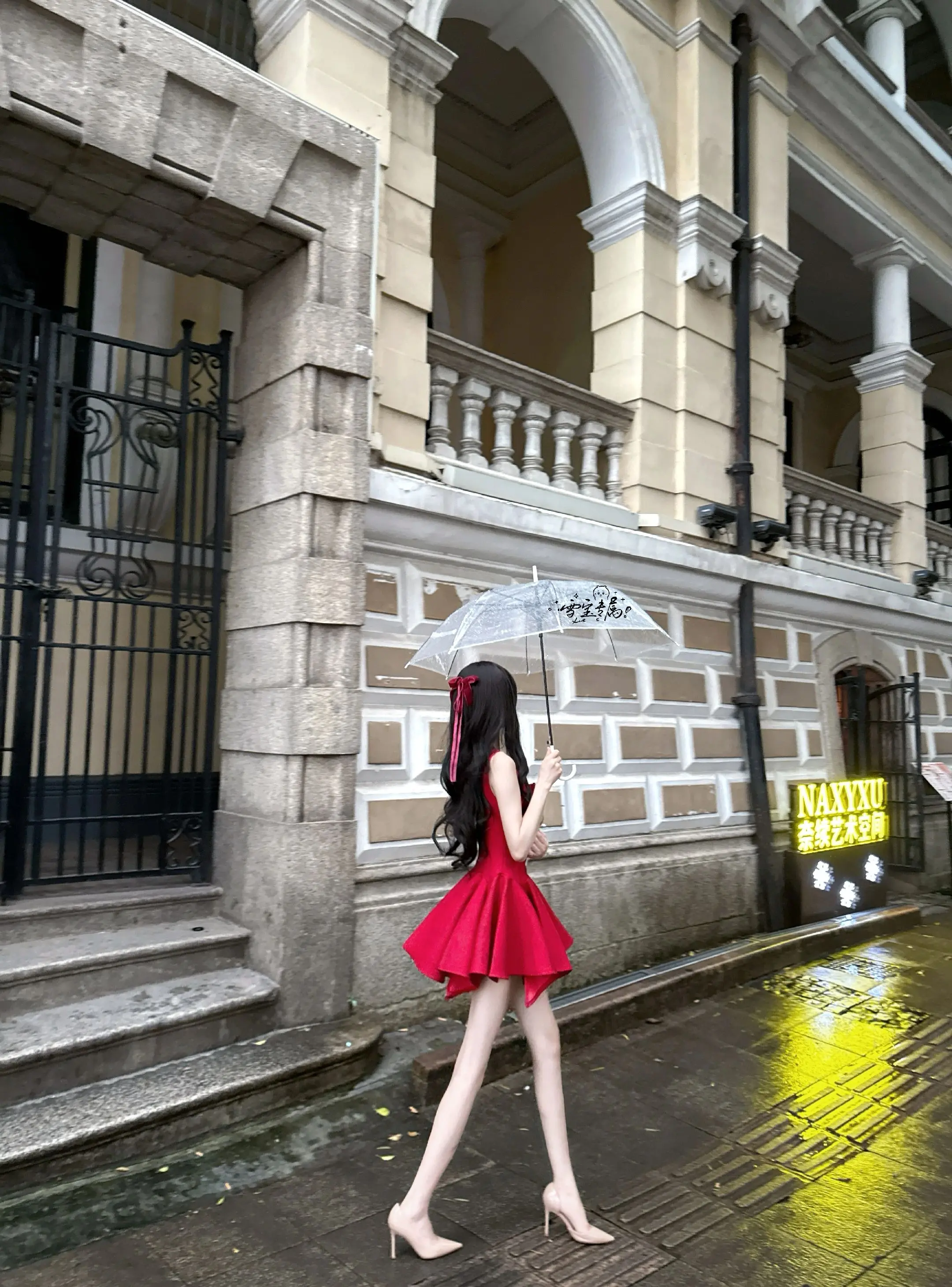 “肖师兄，好巧啊。”