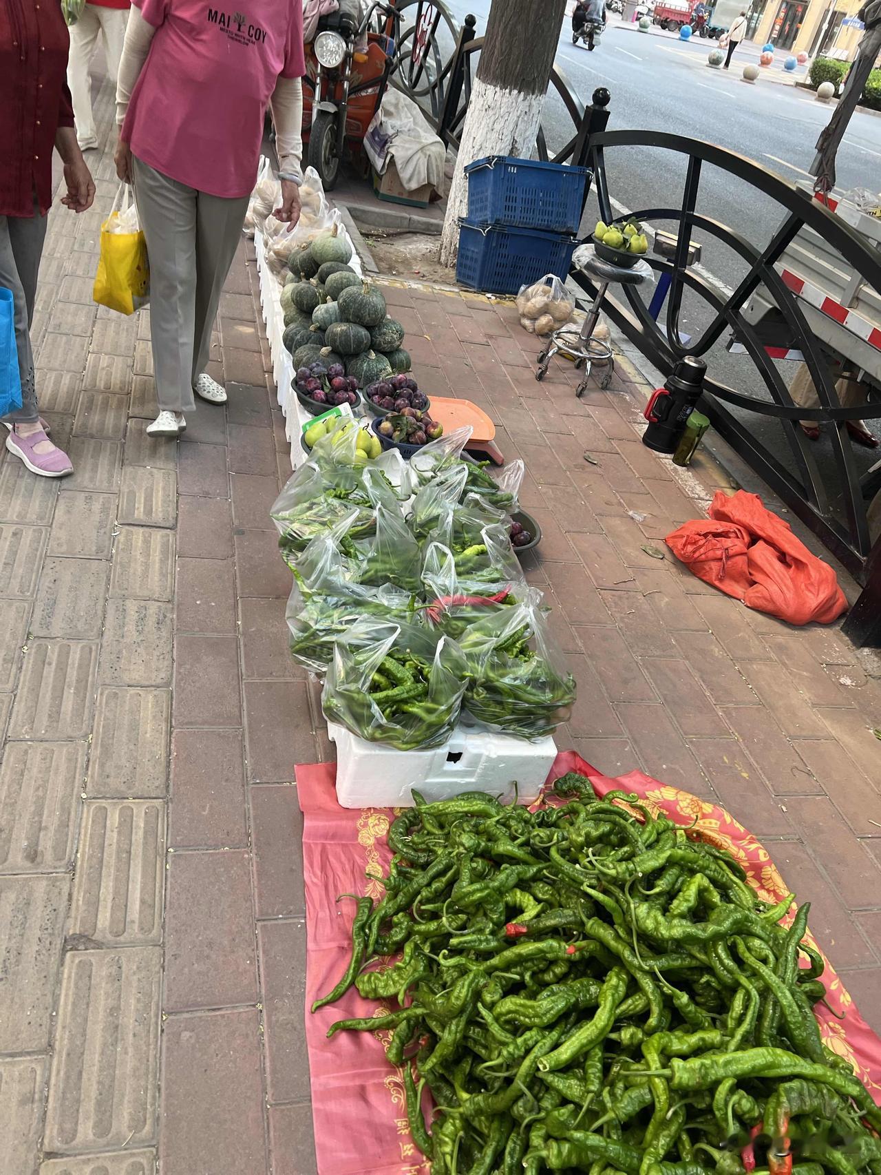 兰州市西固区新安路蔬菜市场
新安路蔬菜市场位于兰州市西固区，这个地方原来就是五菱