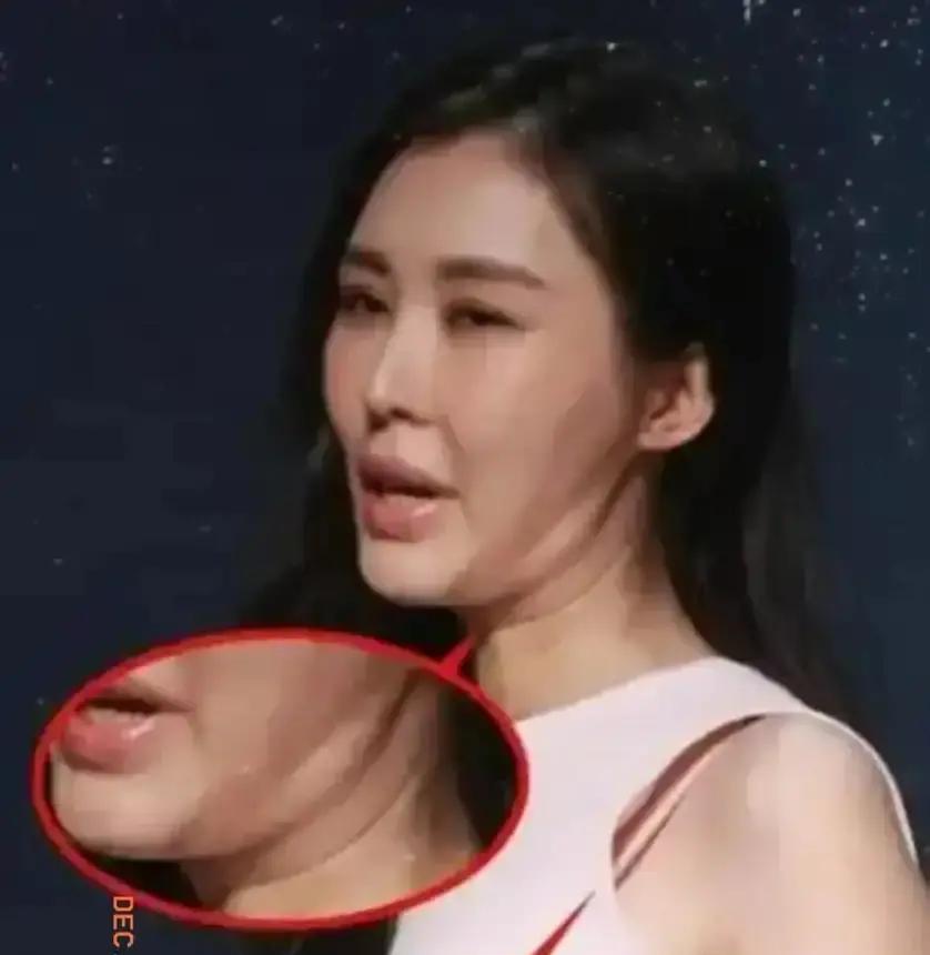 田朴珺清空恩爱照，王石全面退出股东名单。
这对相差三十岁的“神仙眷侣”，商业版图