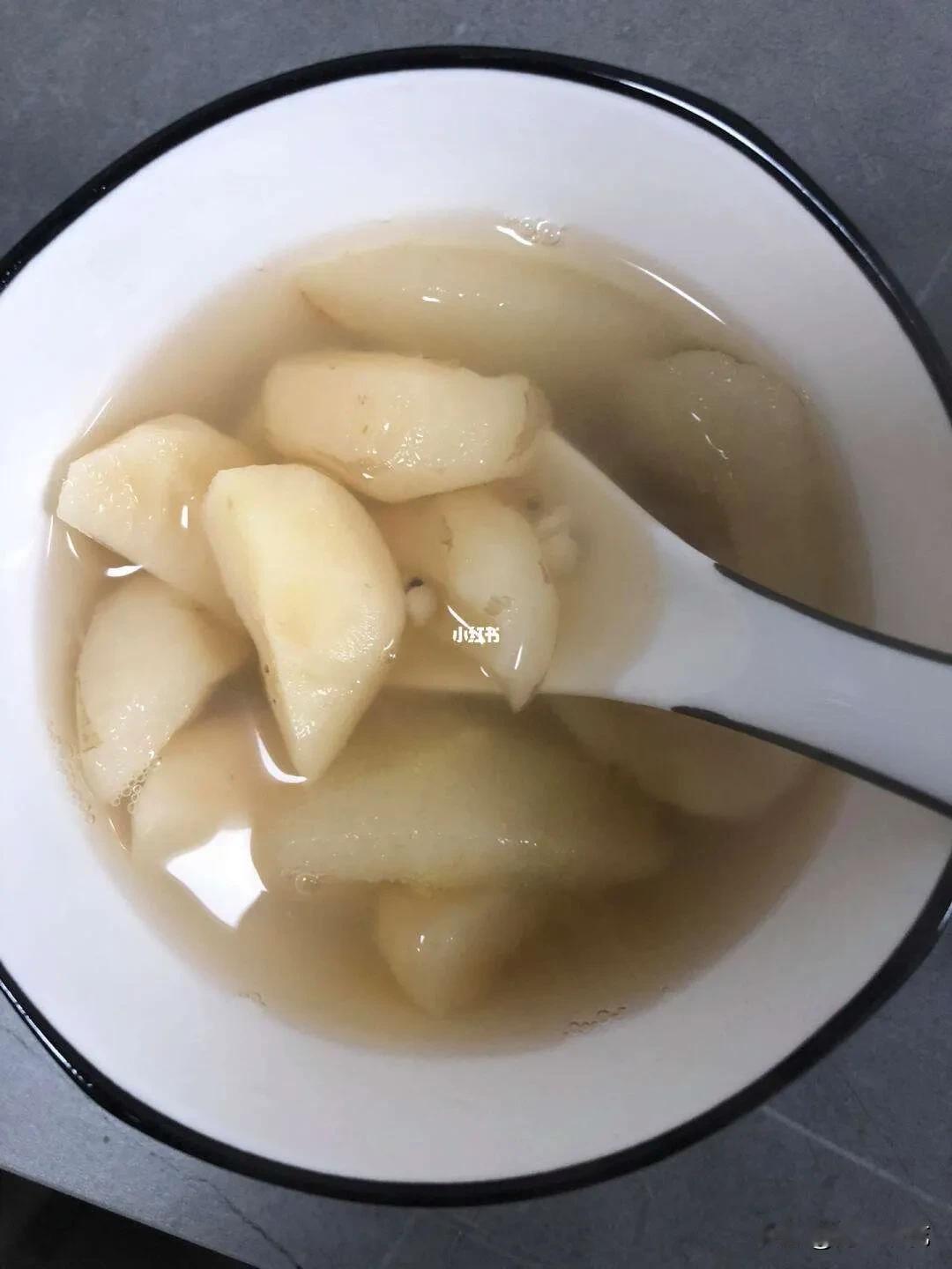 广东人的家常汤水，马蹄雪梨薏苡仁，煮成茶，常喝可以养生。
我们广东人太能#万能生