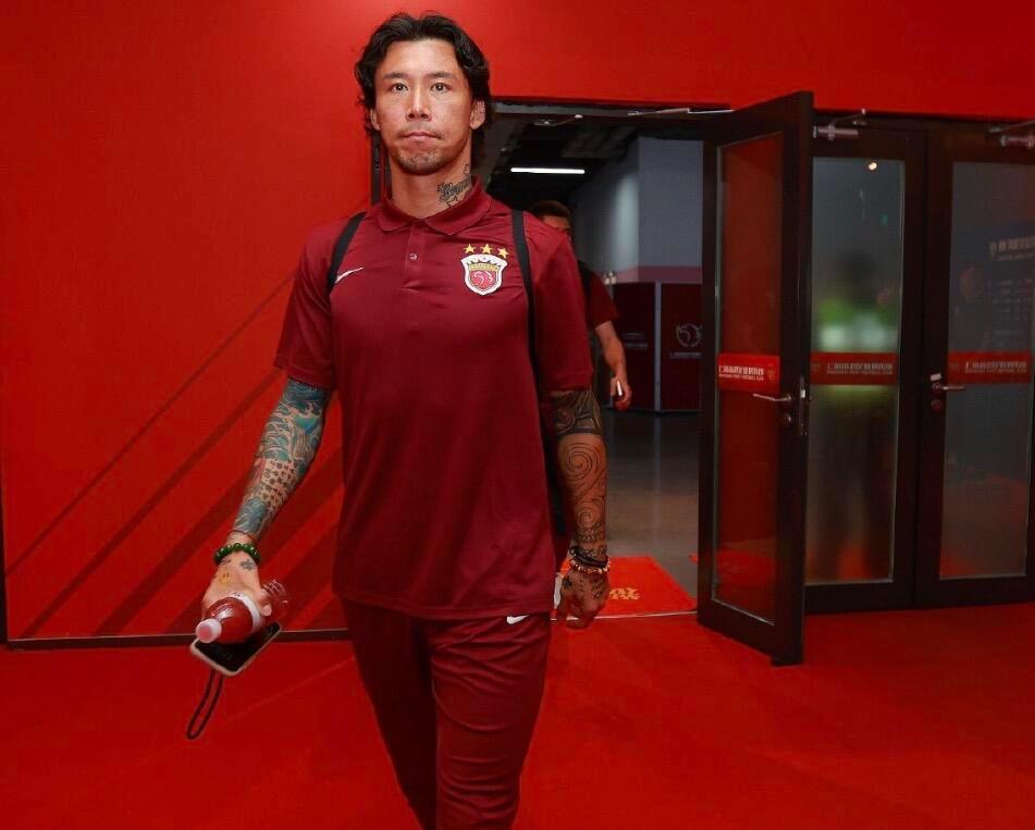 张琳芃随海港斩获中超第11冠，超越郑智成中超夺冠次数第一人，横跨恒大海港双王朝太