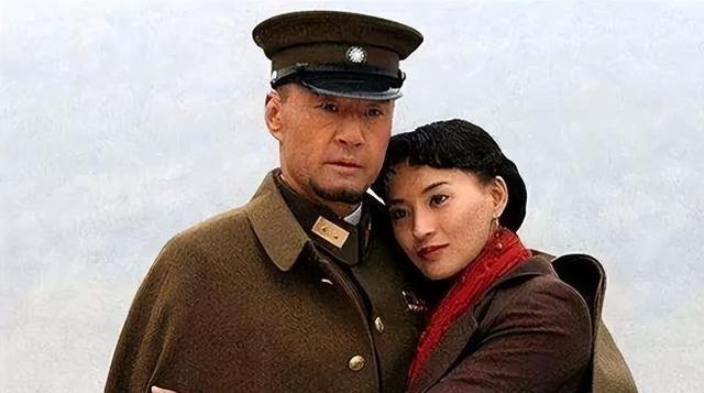 1935年，刘湘当上 四川省 主席后，妻子周氏觉得自己长得不好看，想让他讨个才貌