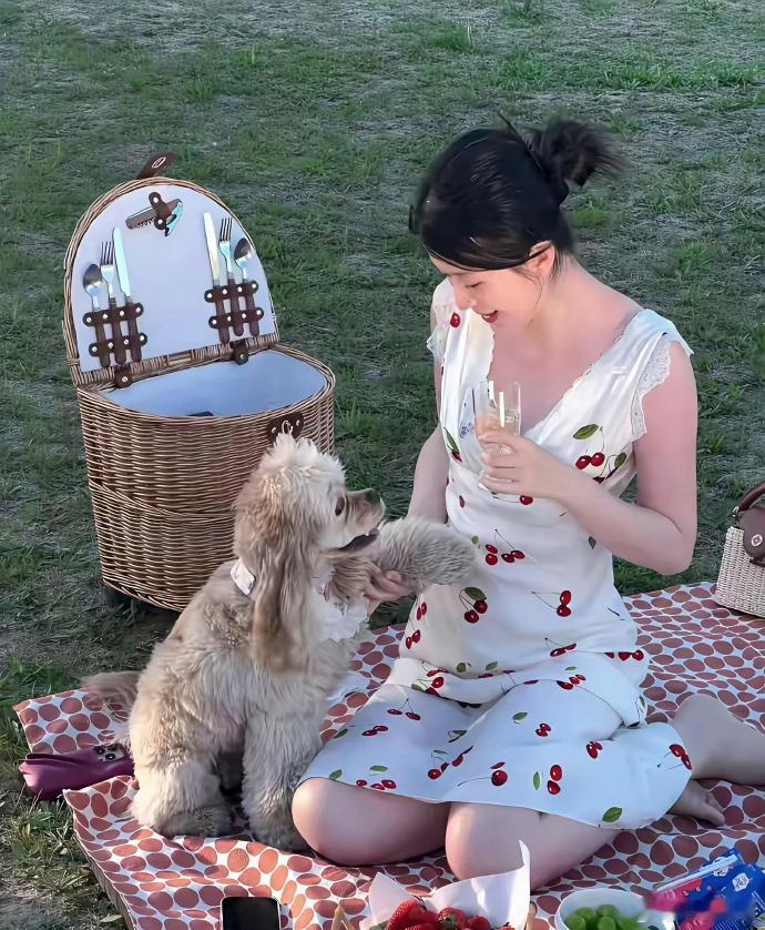 我好像2g网了 她什么时候淡圈结婚嫁入豪门的，竟然一点印象也没有 