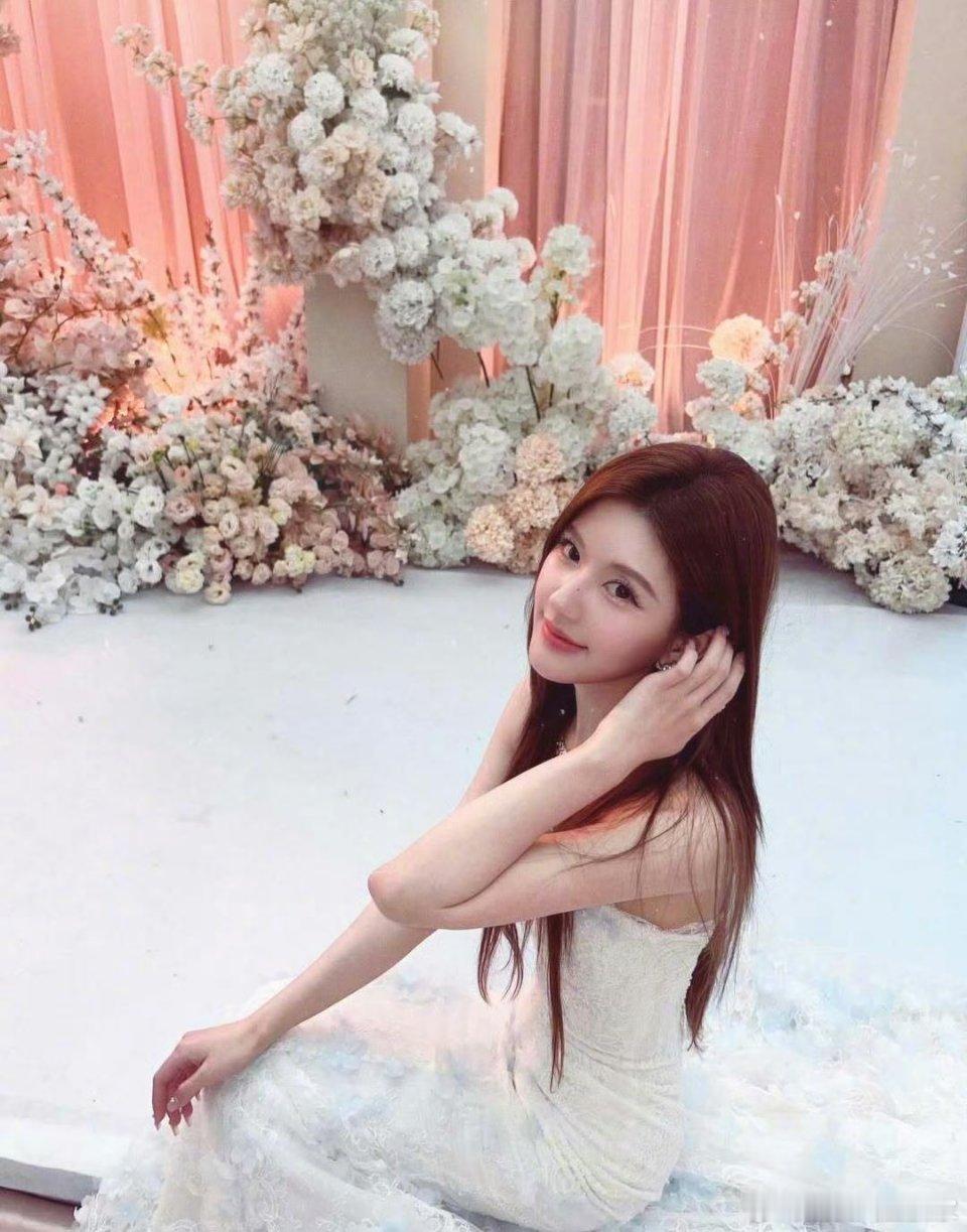 谁懂我多想看赵露思演一次恶女啊，谁说恶女要画黑化妆 ​[捂嘴哭][捂嘴哭] ​​