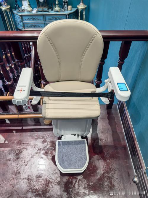 成都地铁封神！1人1座专治霸座，网友喊全国抄作业
 
谁没在地铁上受过“边界暴击