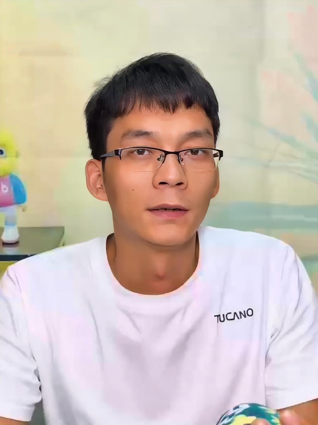 唐尚珺谈高考作文不建议押题，考完一科忘掉一科。

唐尚珺不建议大家去猜题蒙题备考