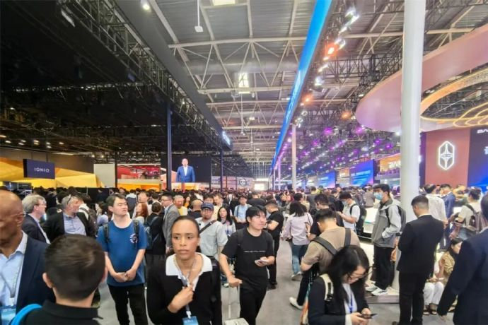 中国智驾在北京车展定义全球标准4月24日至5月3日，2026北京国际汽车展览会在