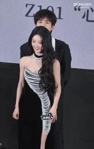 魏哲鸣刘些宁差点亲上飞到我心上剧宣看片会真的挖到宝，游戏惩罚不敷衍，认认真真完成