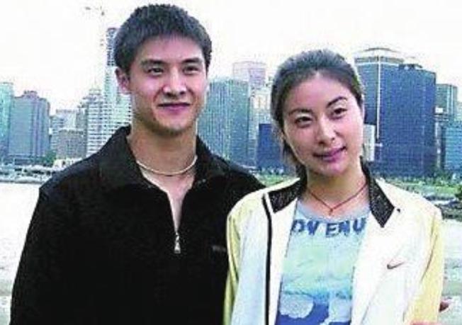2006年，跳水冠军田亮与叶一茜走到了一起，田亮的妈妈坚决反对：郭晶晶那么好的女