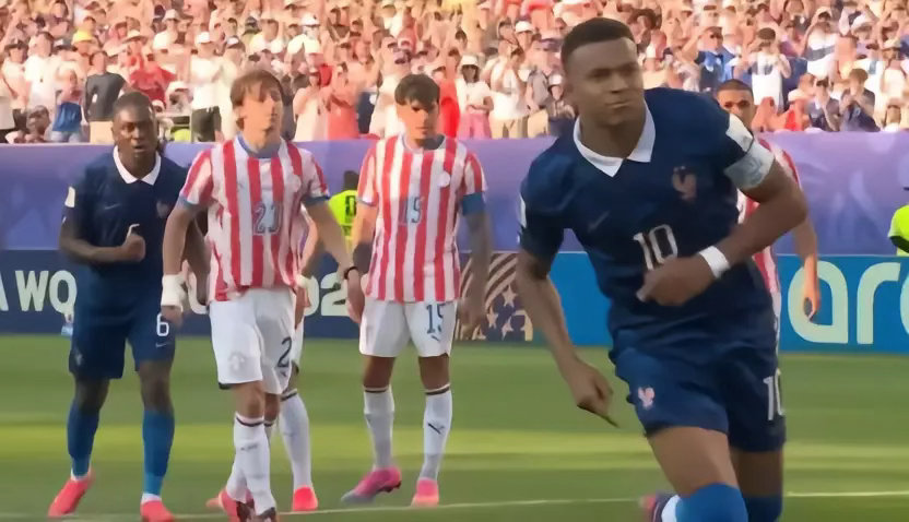 低消耗晋级！法国1-0巴拉圭晋级八强巴拉圭一边打架一边踢球，逮着机会就干姆巴佩，