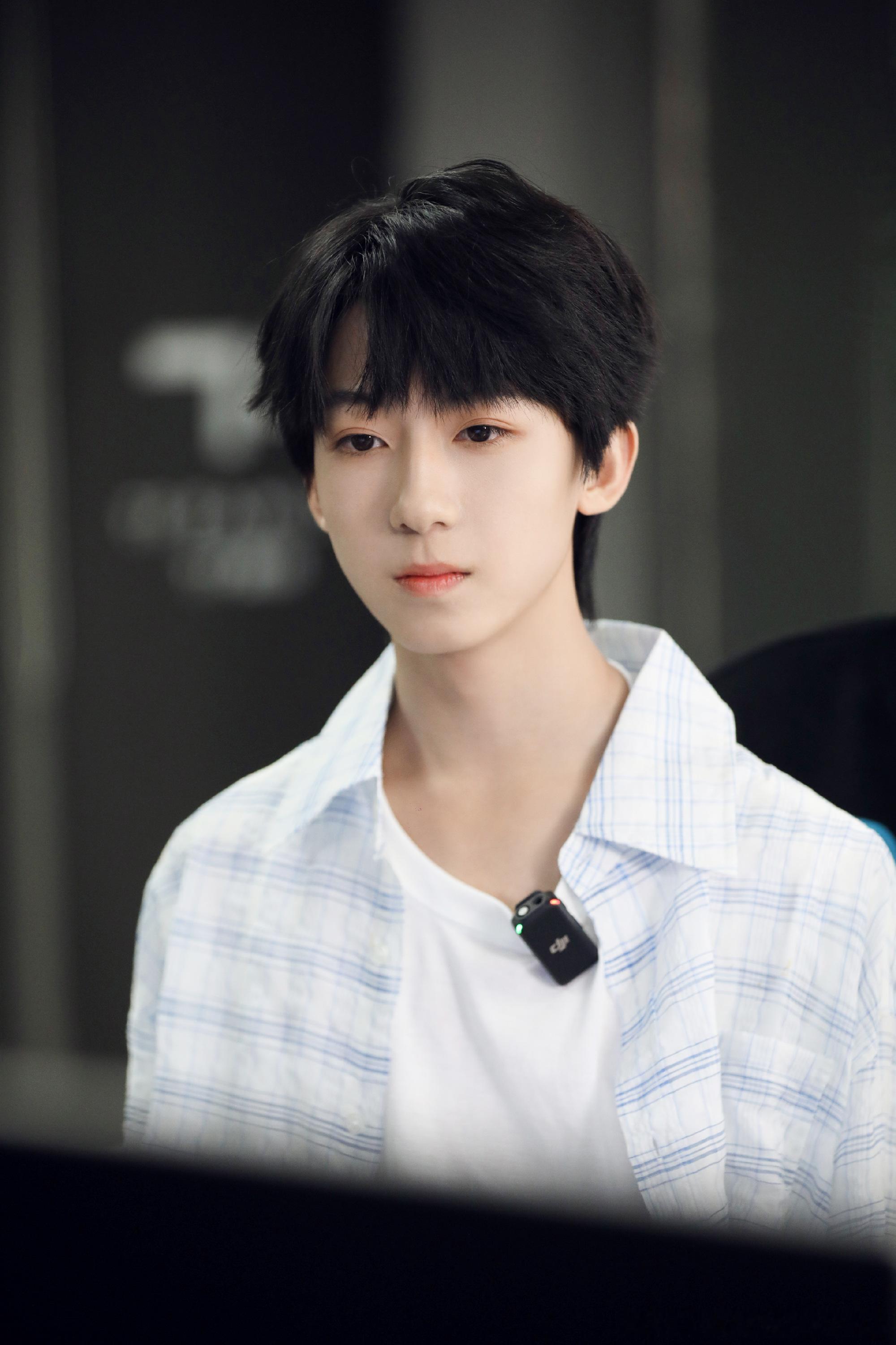杨博文大家多多关注四代第一主舞杨博文呀🩷🩷🩷 ​​​