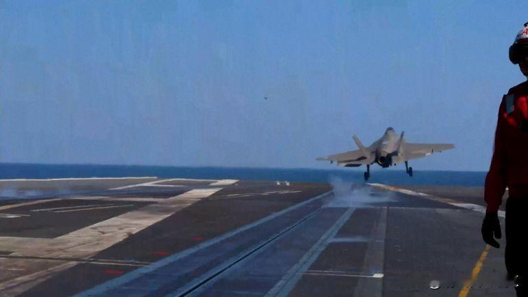 伊朗与美国将在担忧冲突加剧之际展开高风险会谈
近几周来，美伊双方相互威胁发动打击