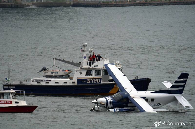 美国纽约东河惊现水上飞机迫降事故 机上8人全部获救海外新鲜事 美国纽约市东河（E