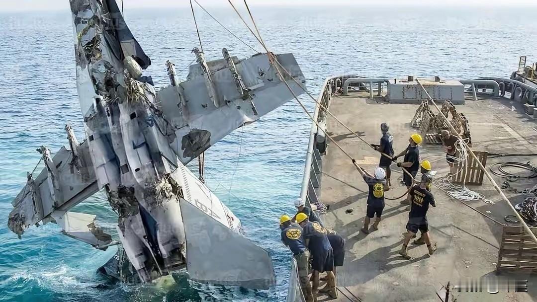 美军南海俩战机坠海，需要人道主义协助吗？
 
美军“尼米兹”号在南海搞了个“连环
