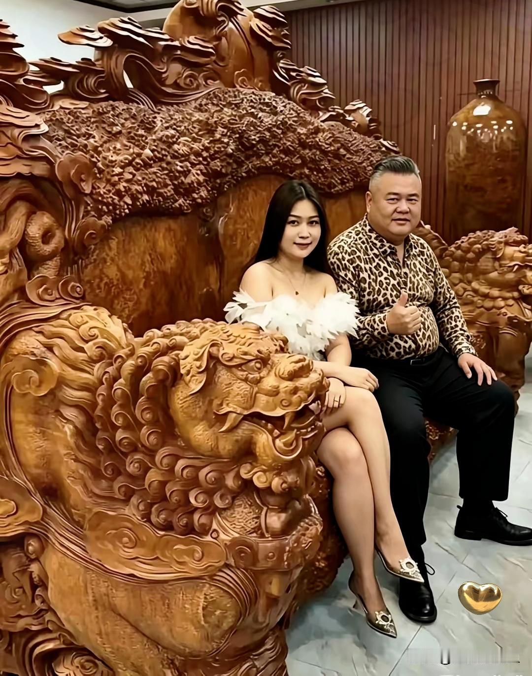抛开价格高低不谈，这款特殊的沙发最让人纠结的，其实是适配性的问题，第一眼看着就让