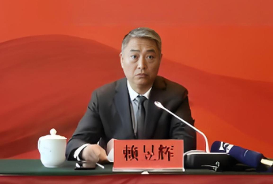 今天刷到了云南昆明市东川区的赖某辉，以前听东川区的朋友说过这个人，亲自给基层的环