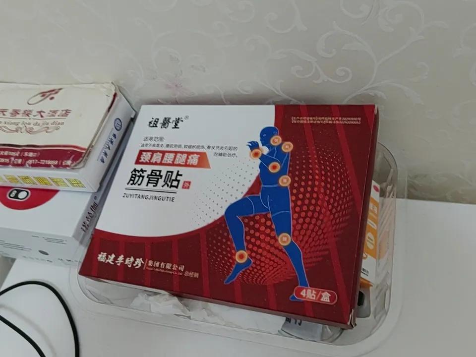 都说现在的年轻人生活压力大，其实，老年人压力更大。
有人说，老年人不用上班，还拿