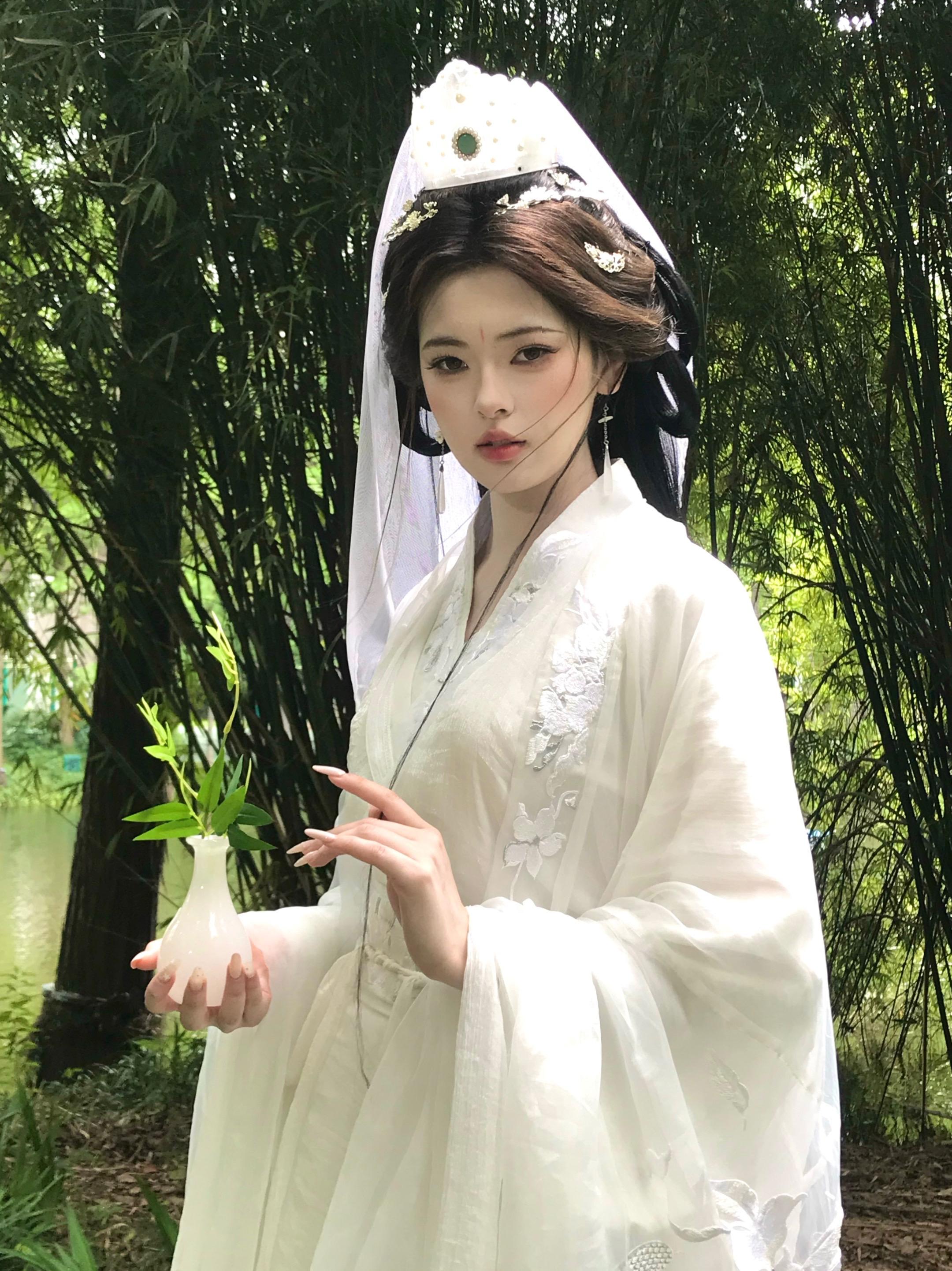 “可怜金玉质，终陷淖泥中”