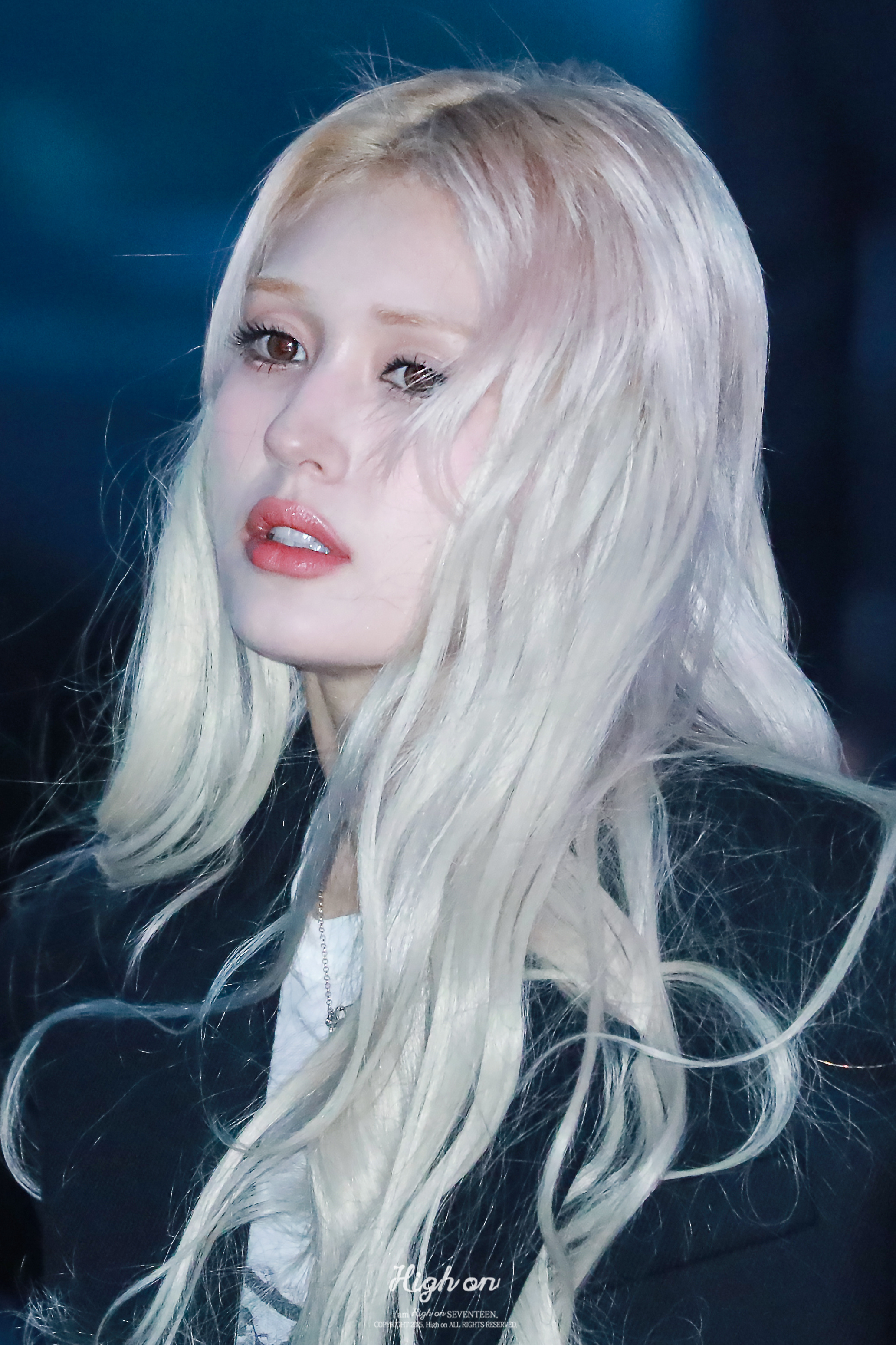 Somi[超话] 🤍 Somi全昭弥PRADA代言人 250401 愚人节贺图