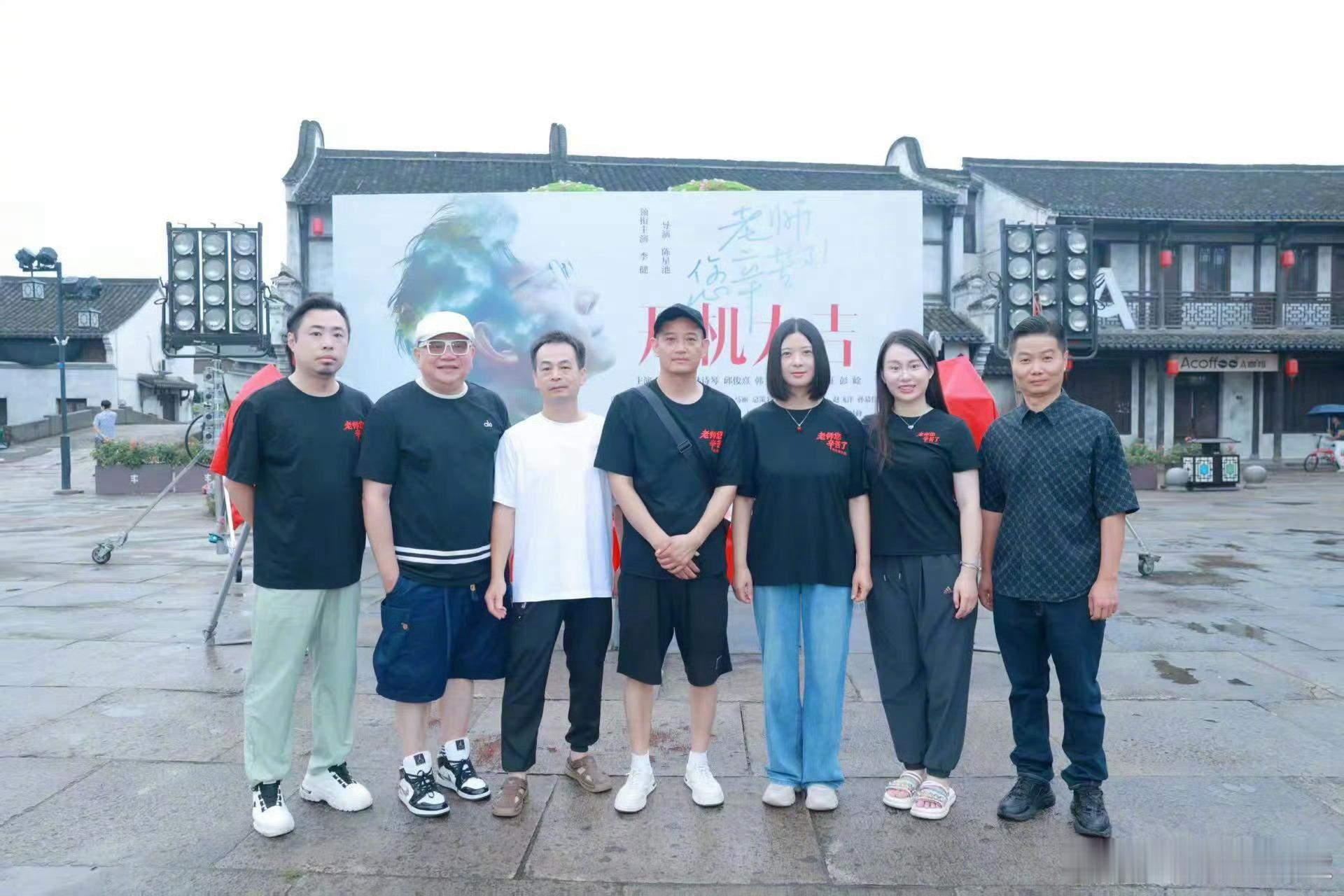 女儿圆父亲电影梦女儿把父亲手稿搬上大银幕扎根讲台三十余年的潮州乡村教师，手写14