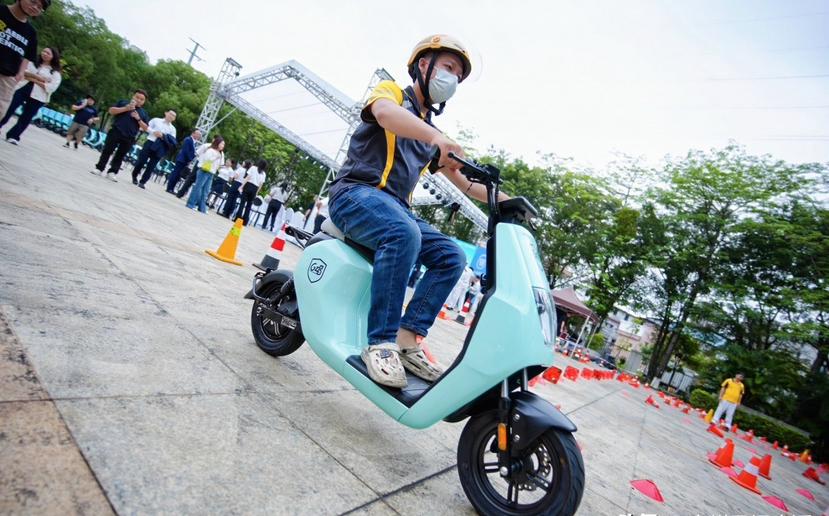 本田中标外卖车
2026年4月，五羊-本田凭借U-be商用版中标广州即时配送专用