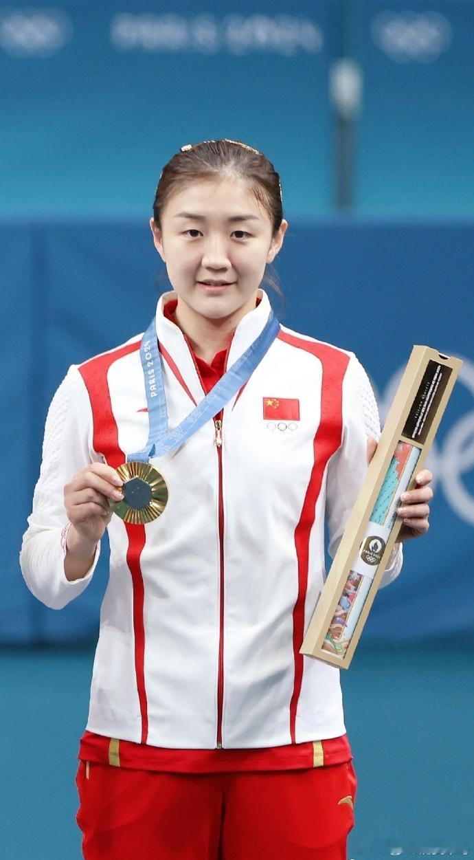 #陈梦说队员之间就像一个大家庭# 女孩子之间的友谊就是最美好的。一起努力一起奋斗