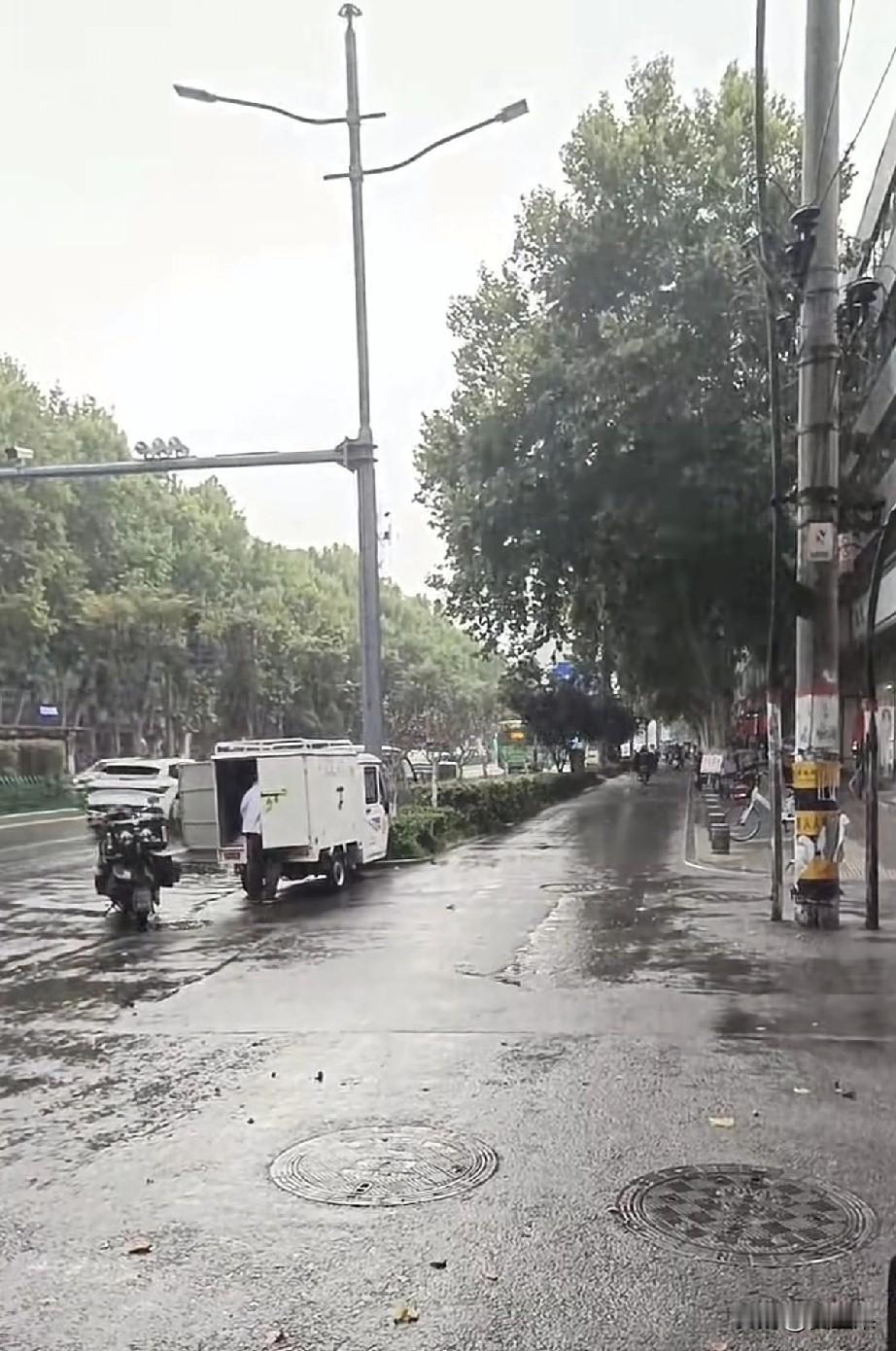 郑州部分学校不统一购买教辅了，
怪谁？
怪家长，
我孩子学校之前都是学校统一购买