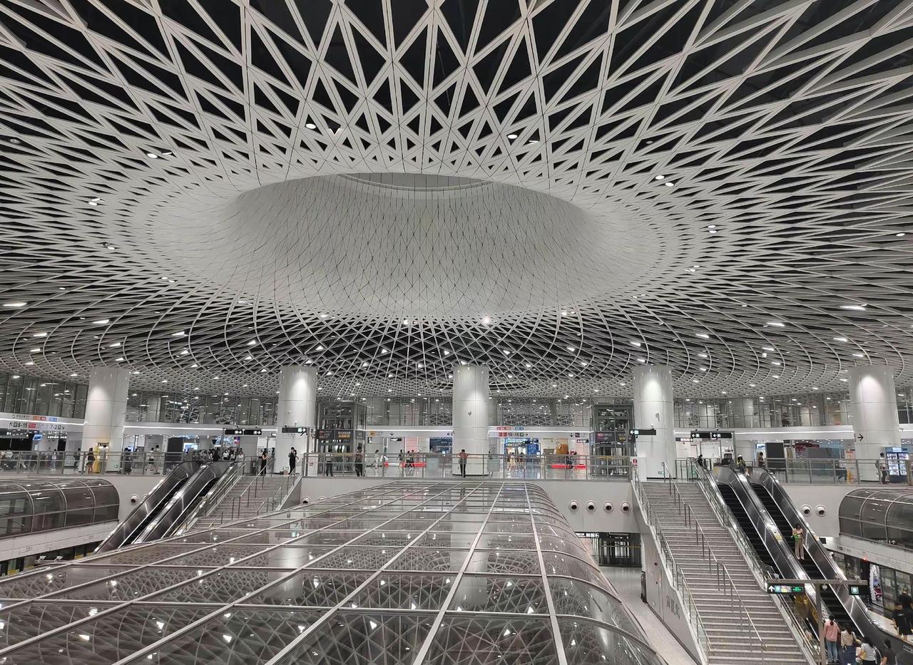 深圳之眼🎈ShenZhen🚇岗厦北🌏最大的地铁站深圳深圳之眼