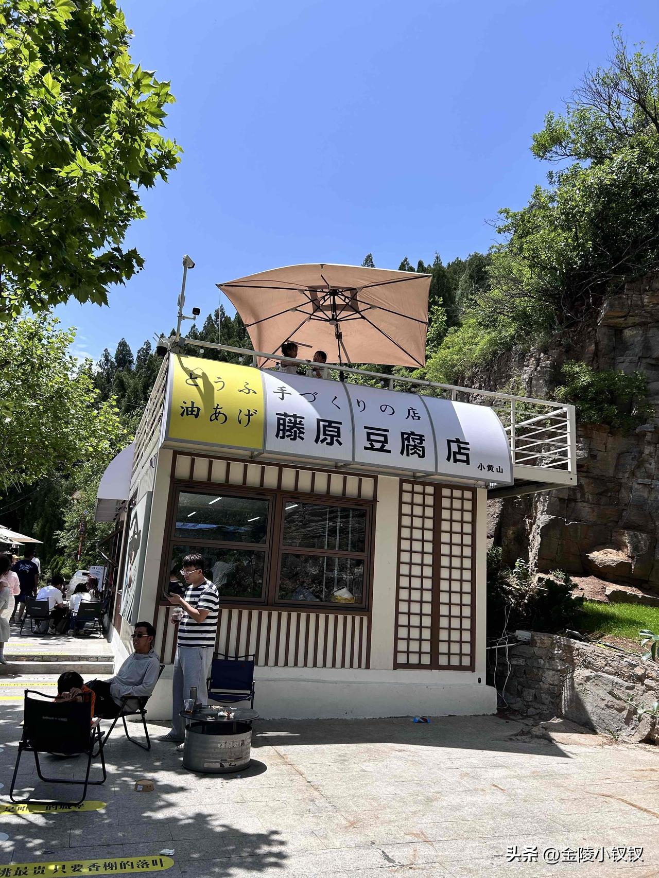我认为不会，只会换一种样子活着。

为什么不会消失？

1.有些体验是线上给不了