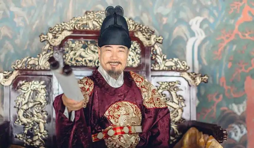 赵匡胤发动陈桥兵变，黄袍加身，登基称帝后，召见石守信等开国功臣。酒过三巡，赵匡胤