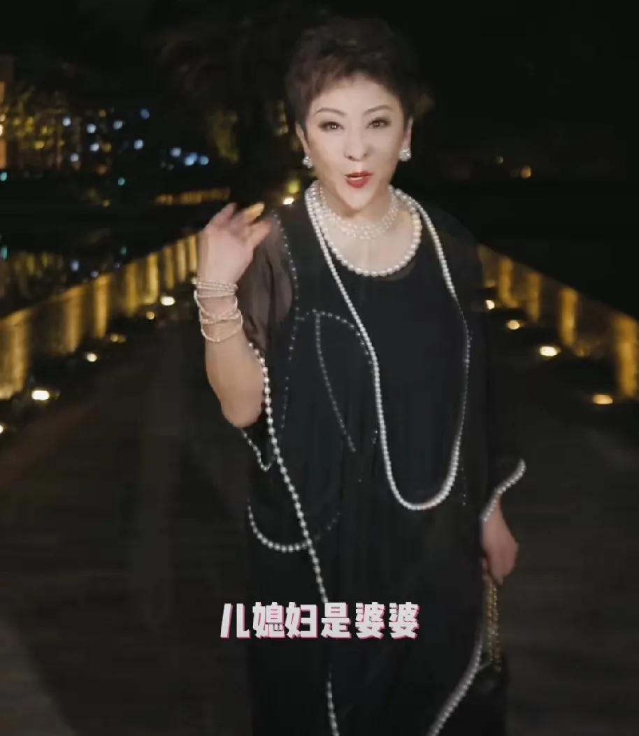 11月1，向佐在直播的时候有网友问向佐怎么看郭碧婷是嫁给向太的说法，向佐回应称：
