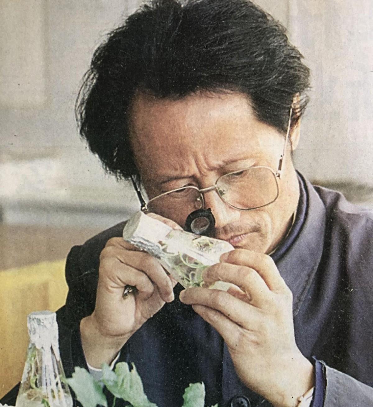 传奇“最牛县长”何家庆：被绑架喂猪食，漂泊三万公里，死后遗书内容令人深思吗？
