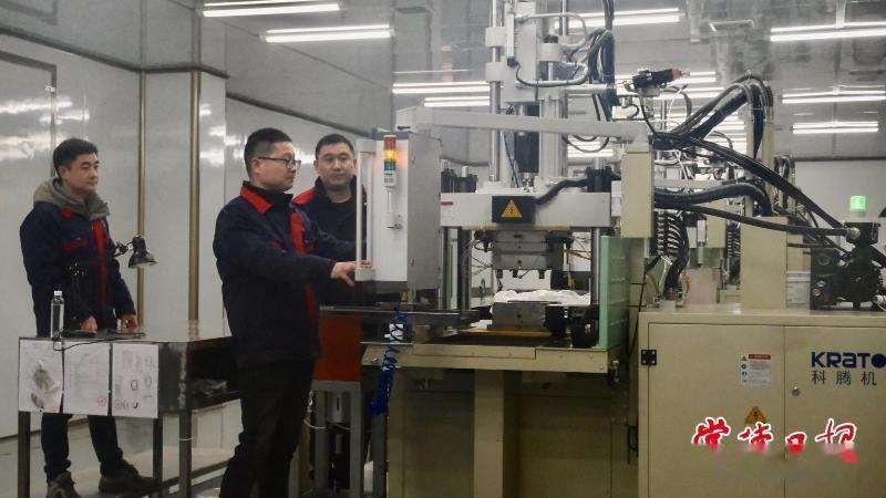 【新春走基层】厂房建在家门口 务工顾家两不愁