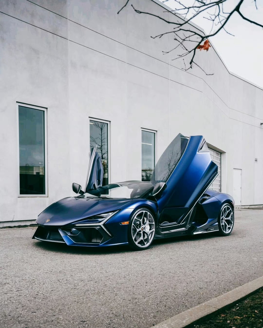 兰博基尼 Revuelto