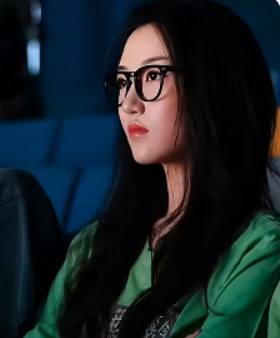 李嫣这么美了哇塞…李嫣都这么美了这气质复刻妈妈王菲啊…从受助者变身公益志愿者真的