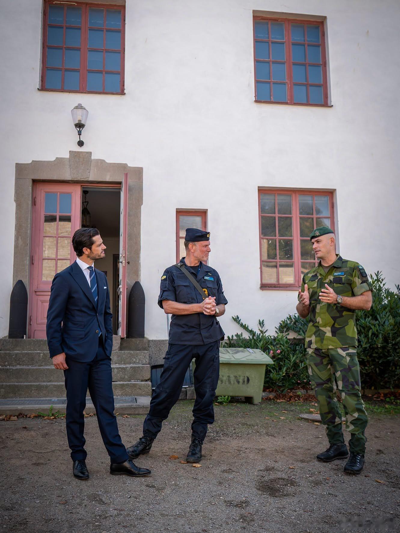 瑞典王室 🇸🇪9月18日，卡尔·菲利普王子参观卡尔斯克鲁纳海军基地。世界各国