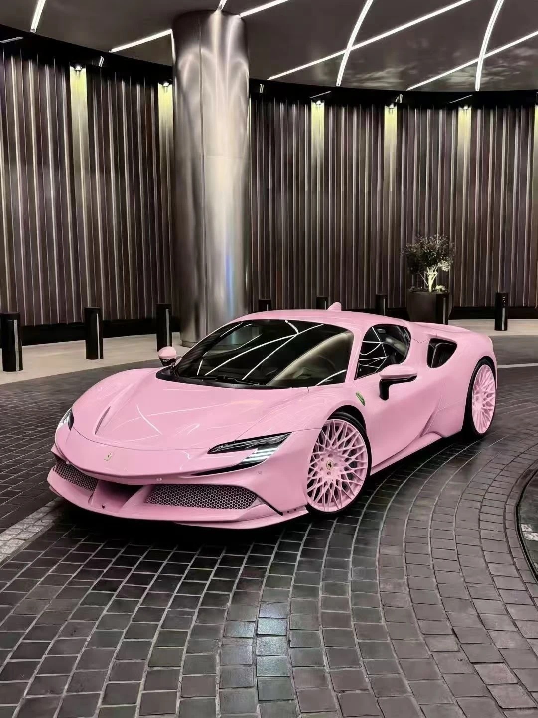 早上好，粉色含量极高的，越粉越狠车的新衣