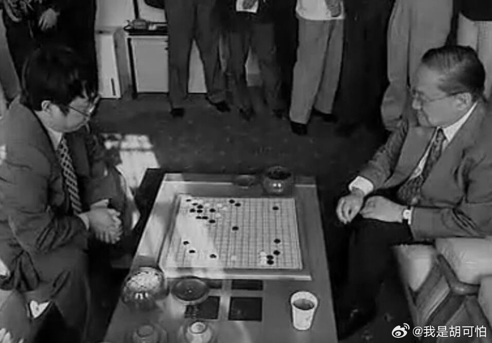 活到老学到老啊，武侠泰斗拜小28岁棋圣为师，行叩首礼显赤诚，对围棋痴到掷百万买棋