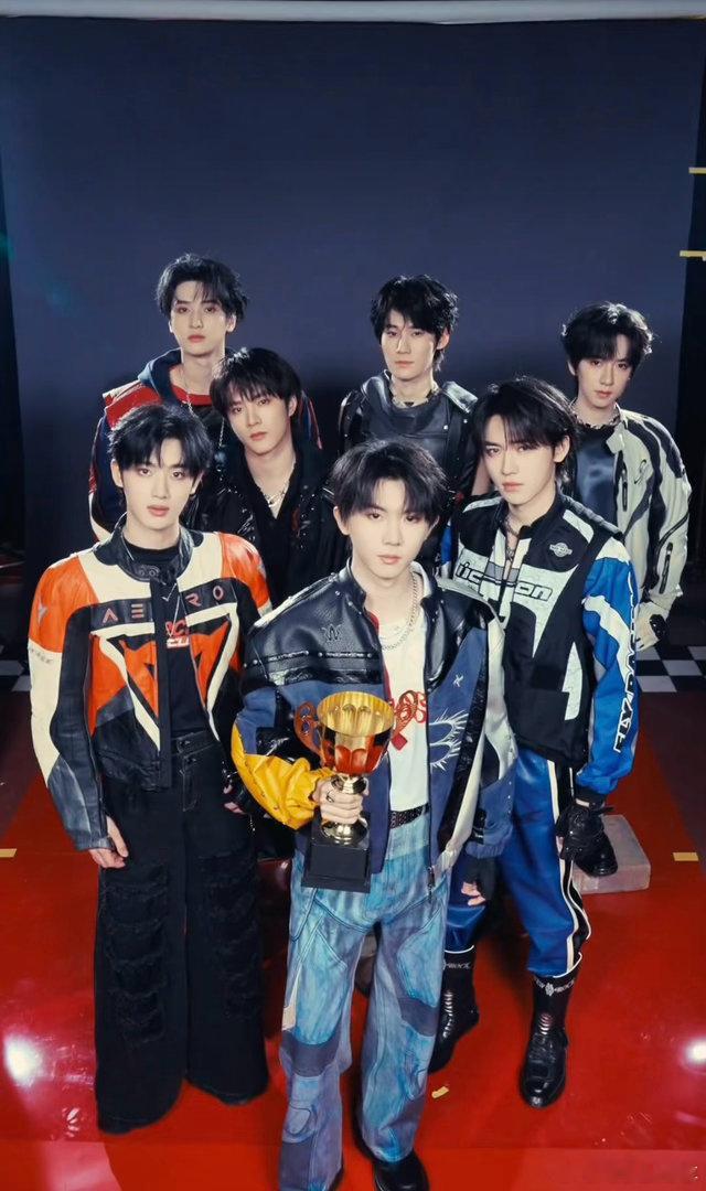 哥几个帅的和背景不在一个图层上时代少年团高会官宣演唱会李飞 粉色娇嫩你如今几岁了