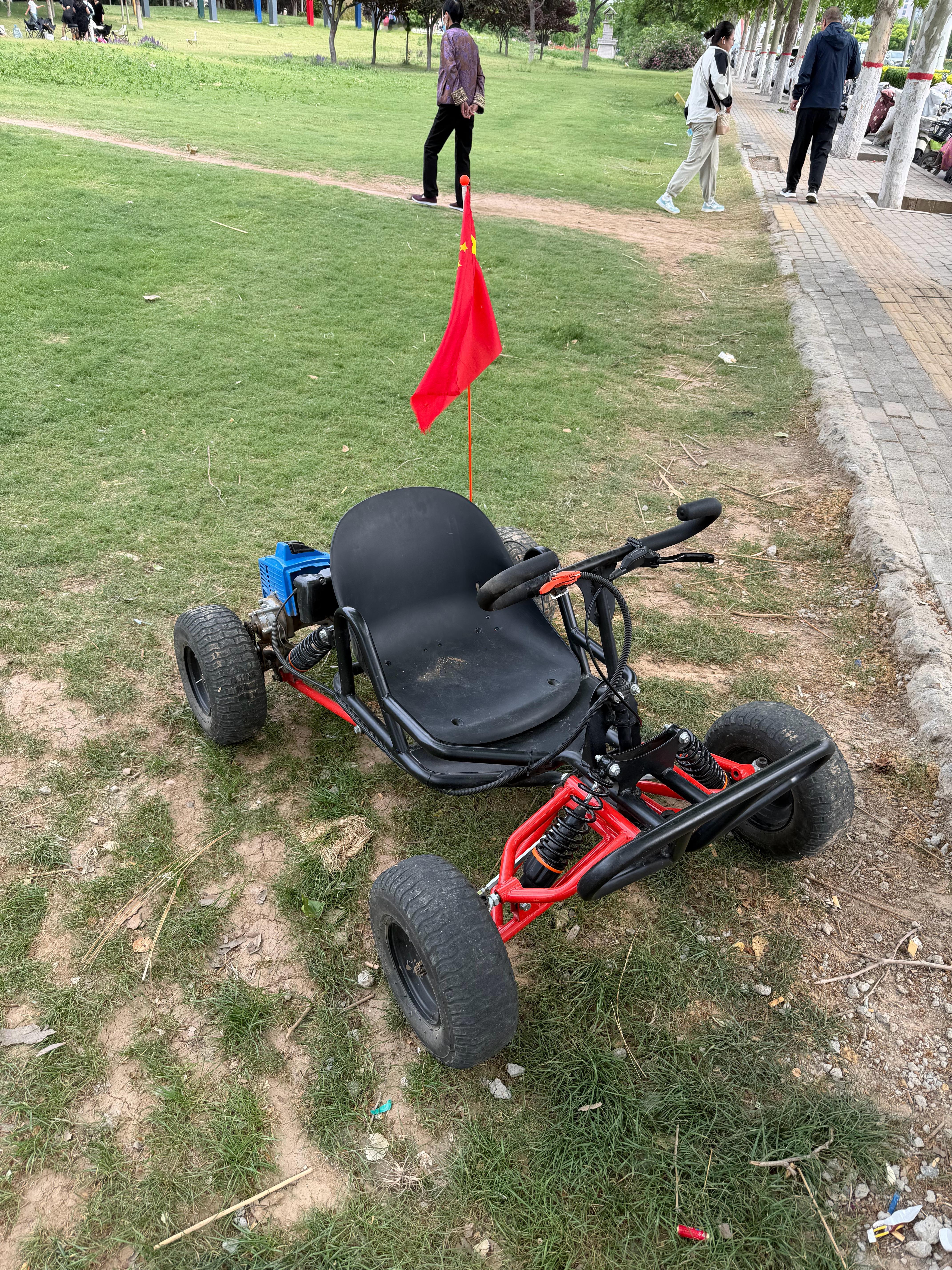 突然在公园发现一个哒哒哒的纯燃油车。闲下来之后问了车主，原来是他自己淘宝买的。你