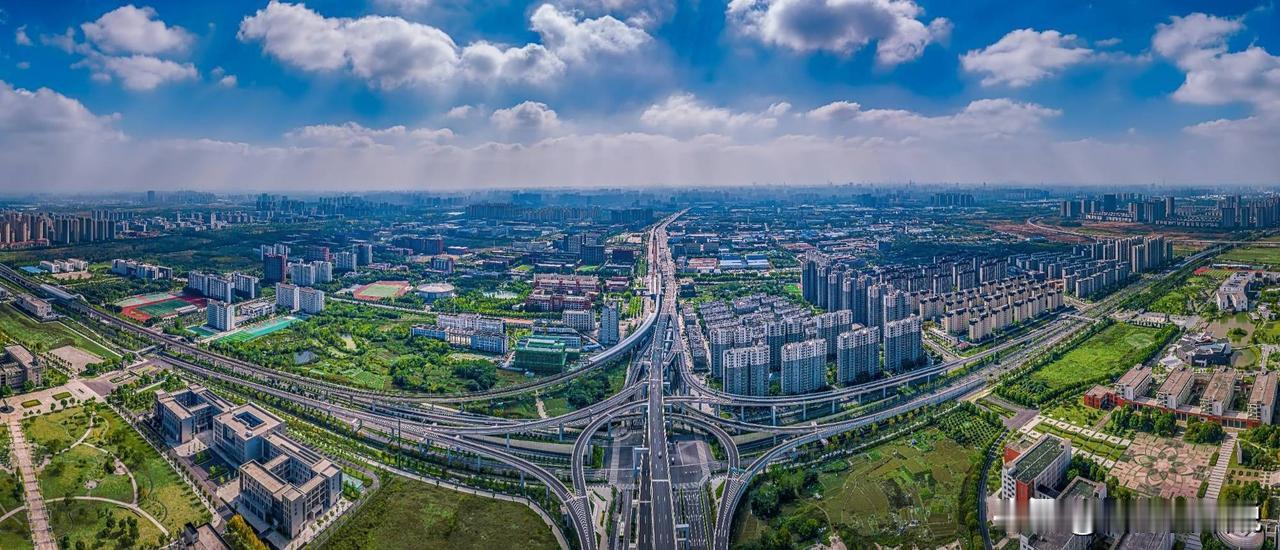 落户合肥，总投资355亿。
1月4日电，据晶合集成消息，近期，总投资355亿元的