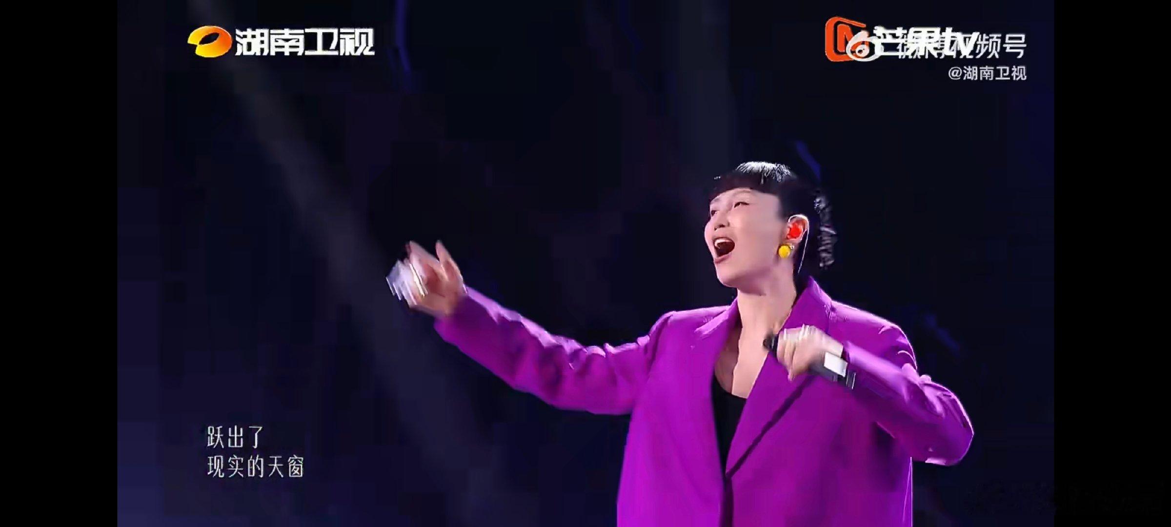 歌手直播窦靖童点评魏如萱光之翼没有客套的场面话，发自内心觉得《光之翼》演绎得十分