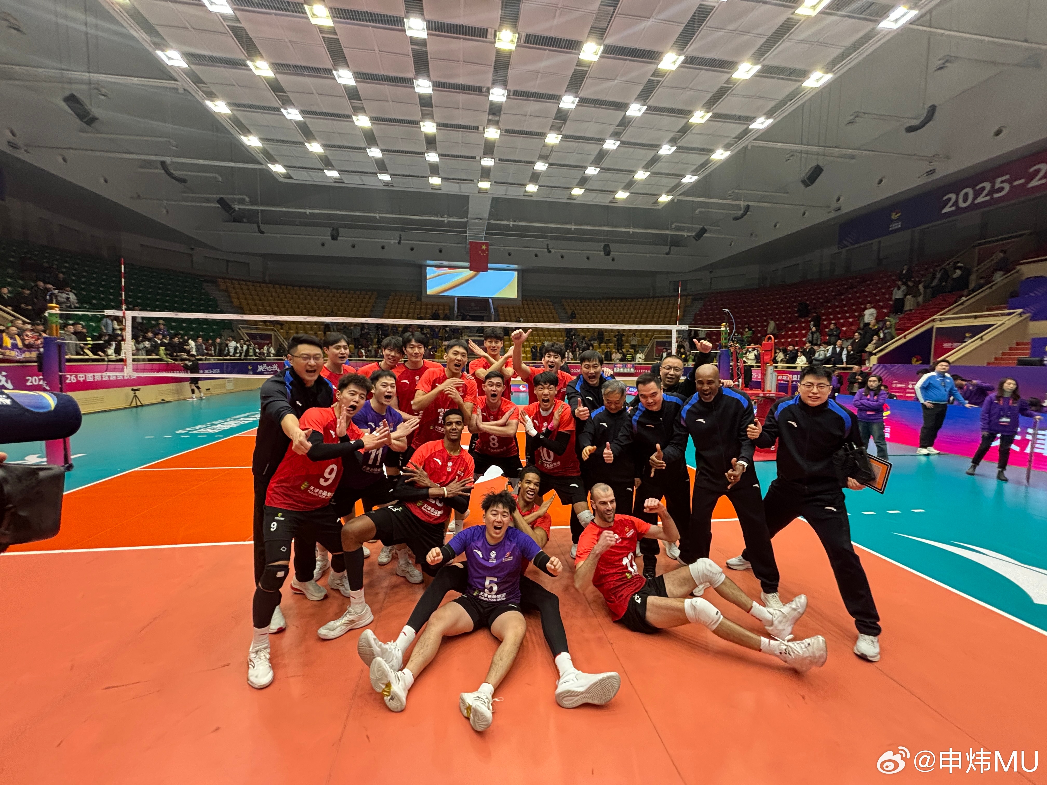 天津男排主教练那句话说的挺有道理，我们想赢不怕输，共勉吧 