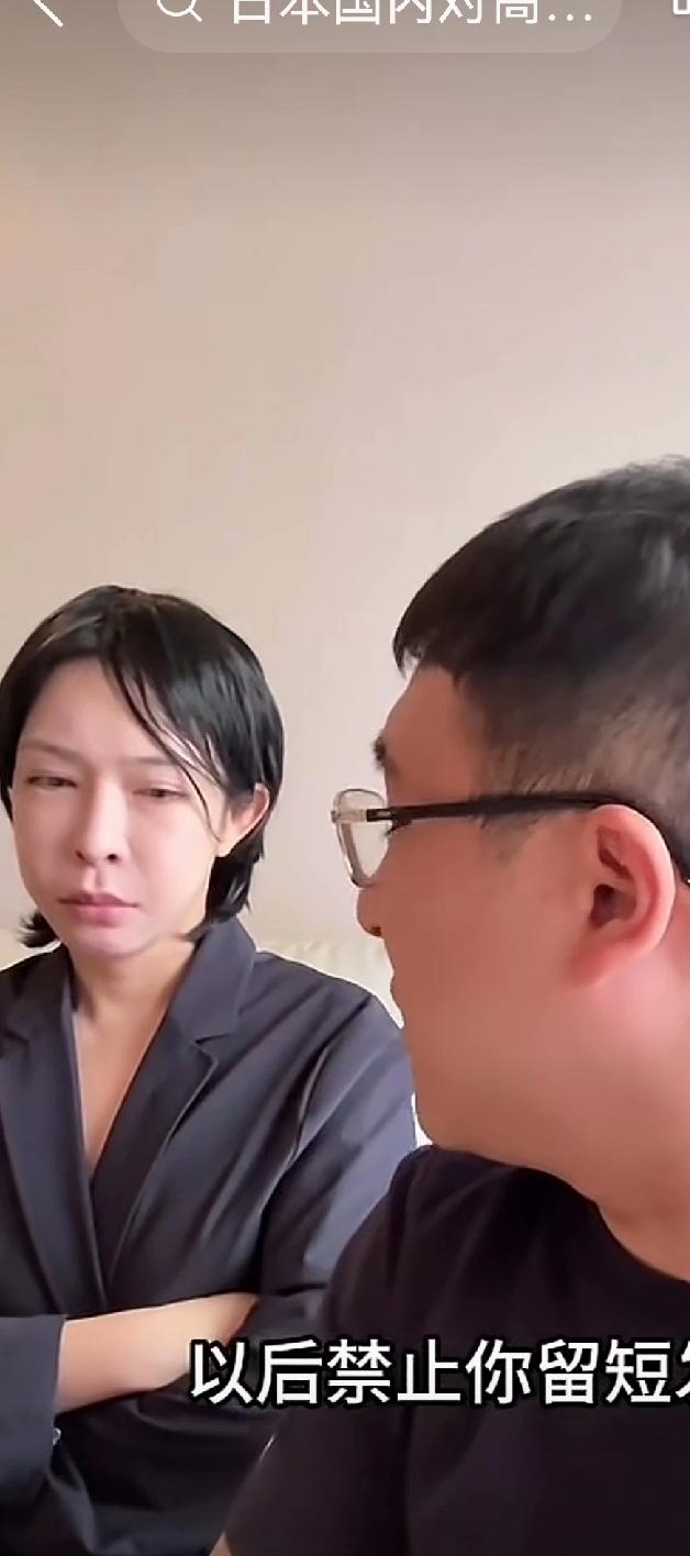 这哥们老婆与高市早苗“神撞脸”。
朋友们看看此婆娘与鬼子国的老妖婆像不像？
这下