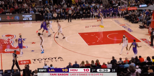 申京在艾顿面前秒变弟弟   连吃两个，顿宝连得6分 湖人vs火箭